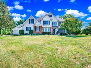 530 Goodsill Dr, East Galesburg, IL 61430