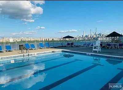 1 bed, 900 sqft, $2,500 — Photo 2
