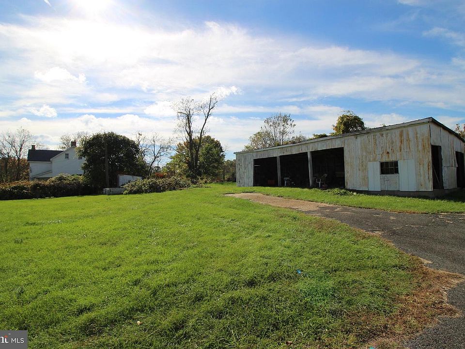 2nd image of 1900 Franklin Church Rd