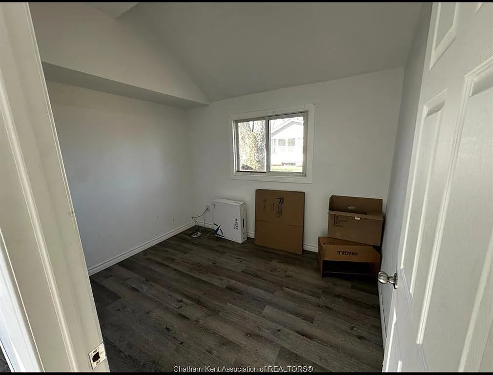 3 bed, $1,700 — Photo 4