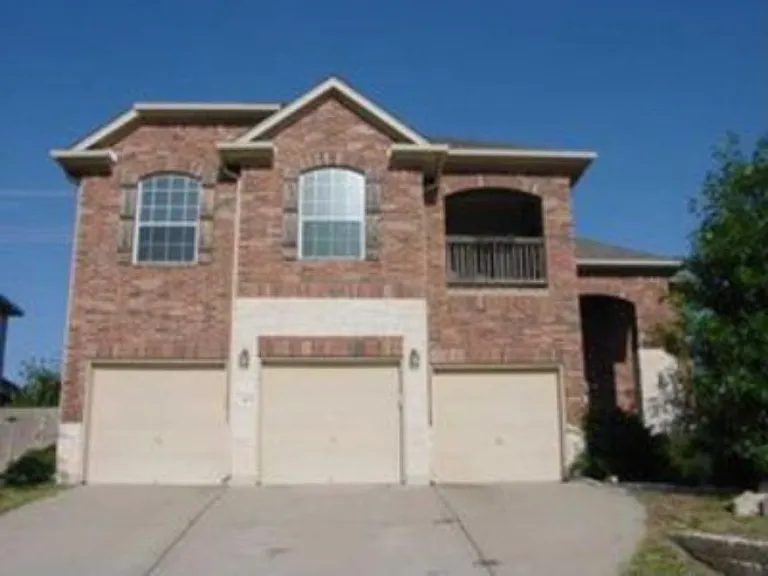 403 Darkwoods Dr — Photo 1