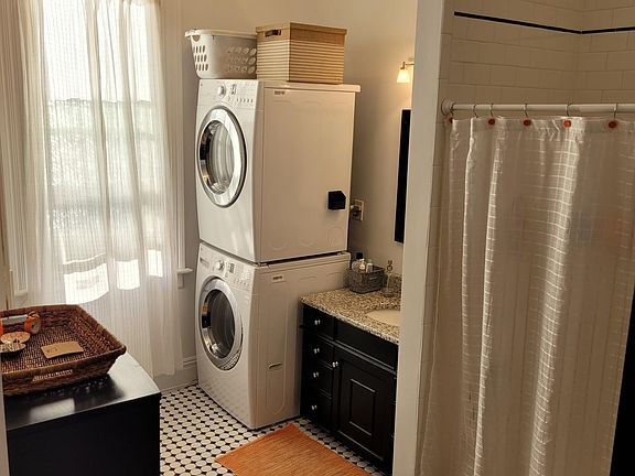5th image of 2201 W Grace St APT 3