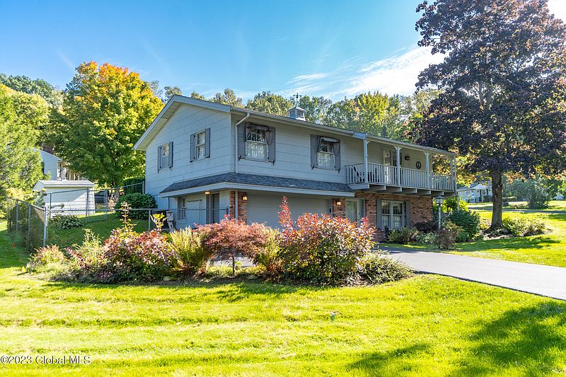3rd image of 5 Tomahawk Place