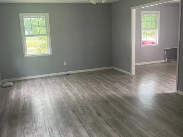 302 E Spruce St, Whitewright, TX 75491