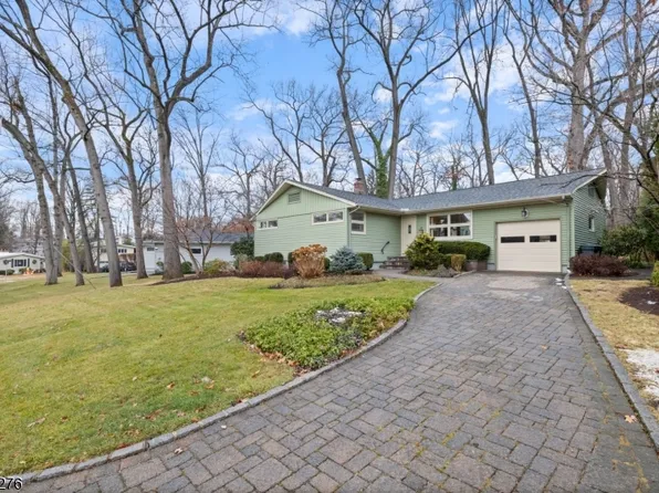 6 Belaire Dr, Roseland Boro, NJ 07068