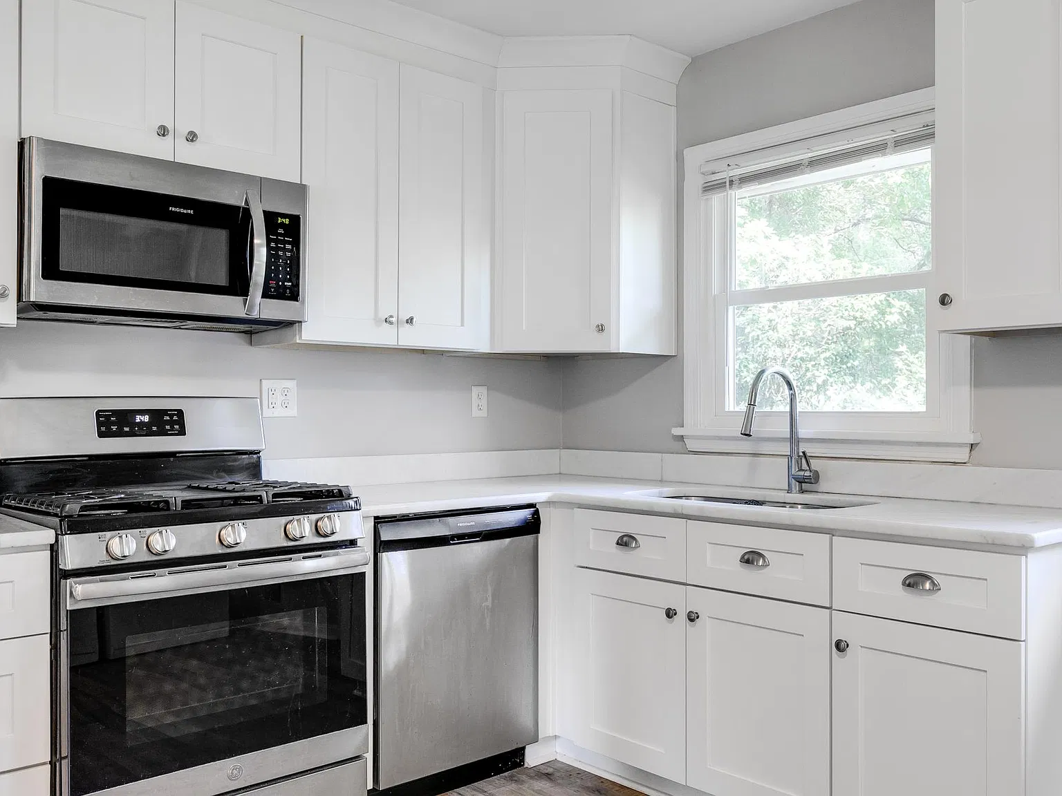 3 bed, 1.5 bath, 1080 sqft, $2,200 — Photo 4