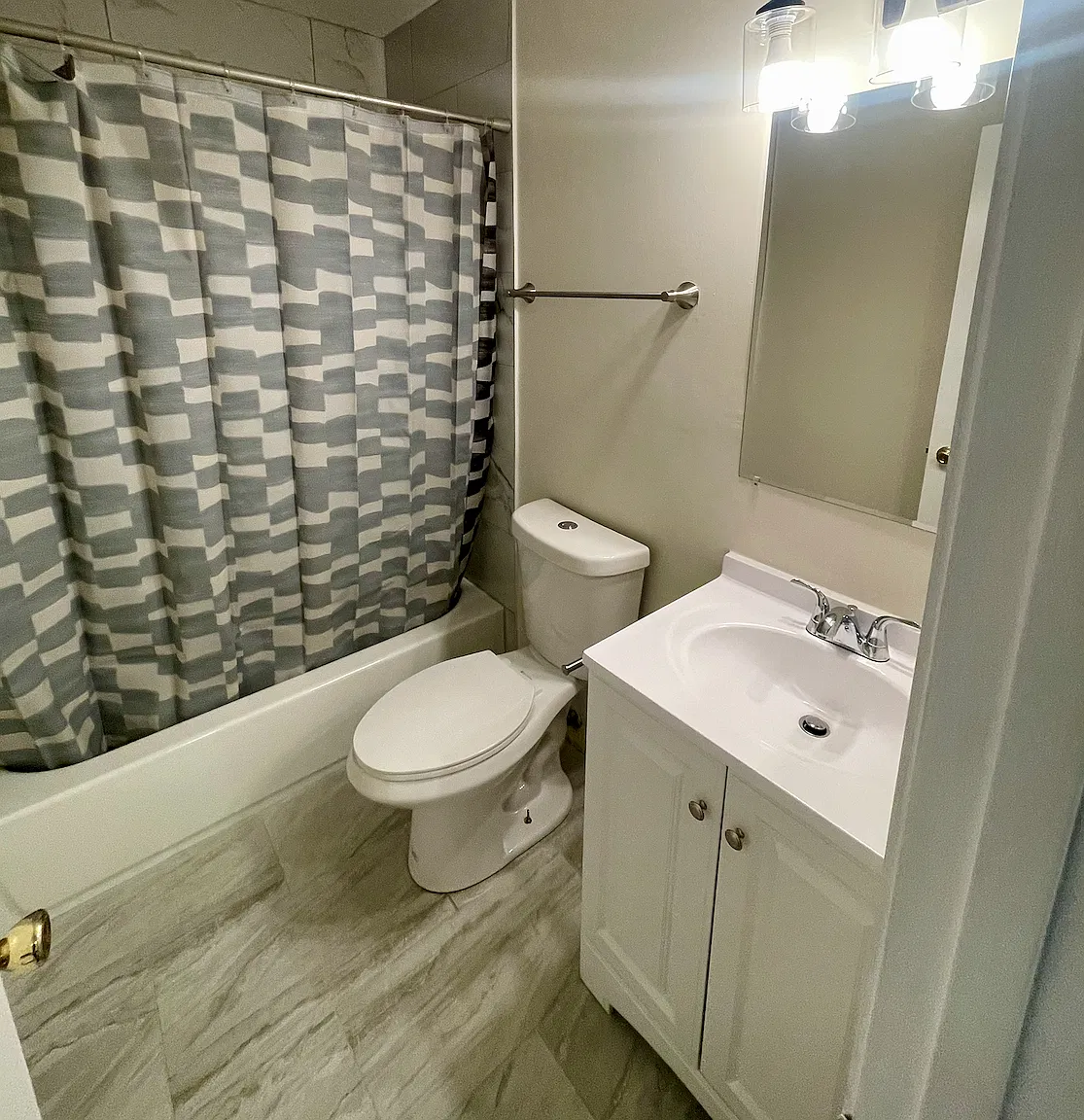 3 bed, 1332 sqft, $2,675 — Photo 2