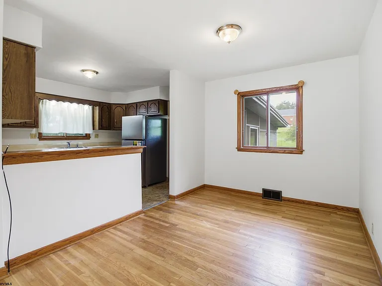 1217 Corvet Ave — Photo 7