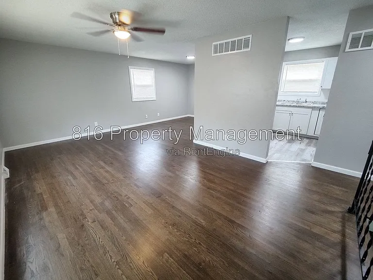 7941 NE San Rafael Dr — Photo 3