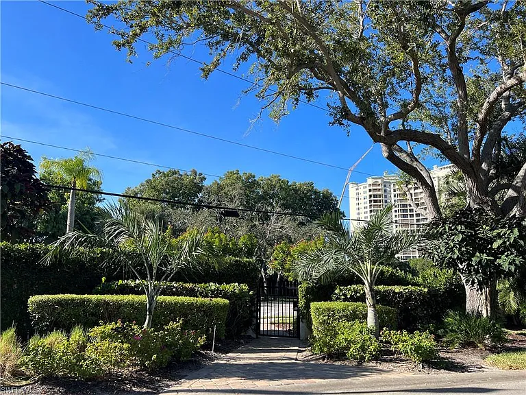 565 Beachwalk Cir #T-102 — Photo 31