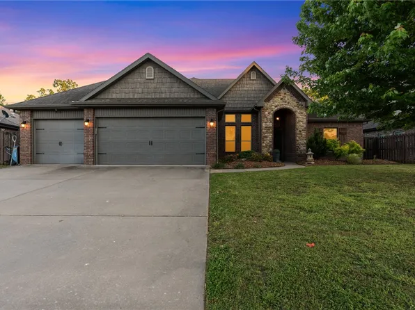 1706 NE Chaucer St, Bentonville, AR 72712