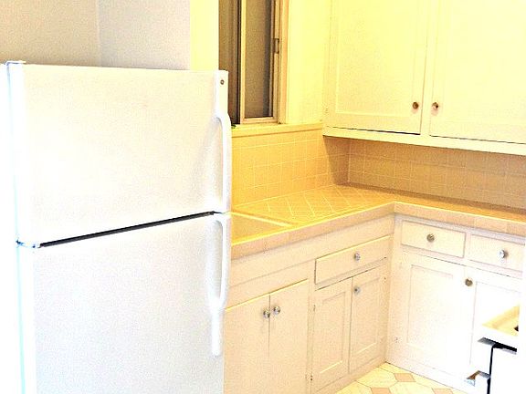 4th image of 3301 Broderick St APT 304