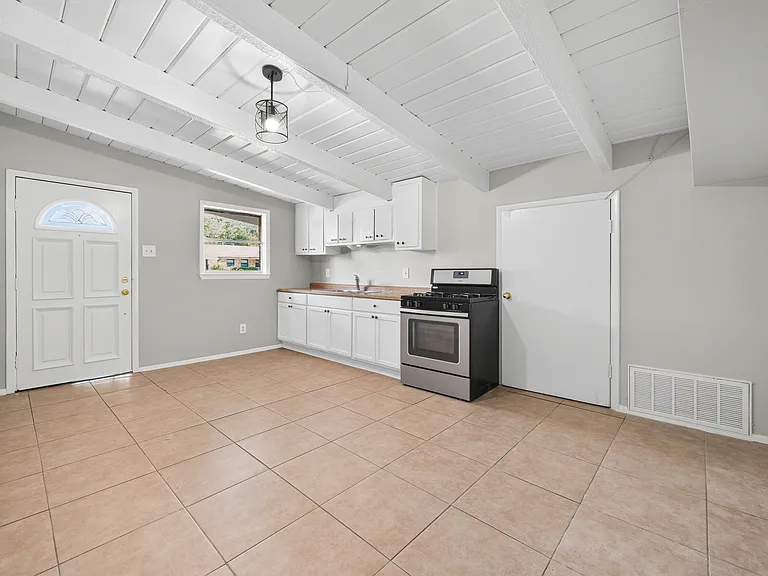 2821 Yale St — Photo 19
