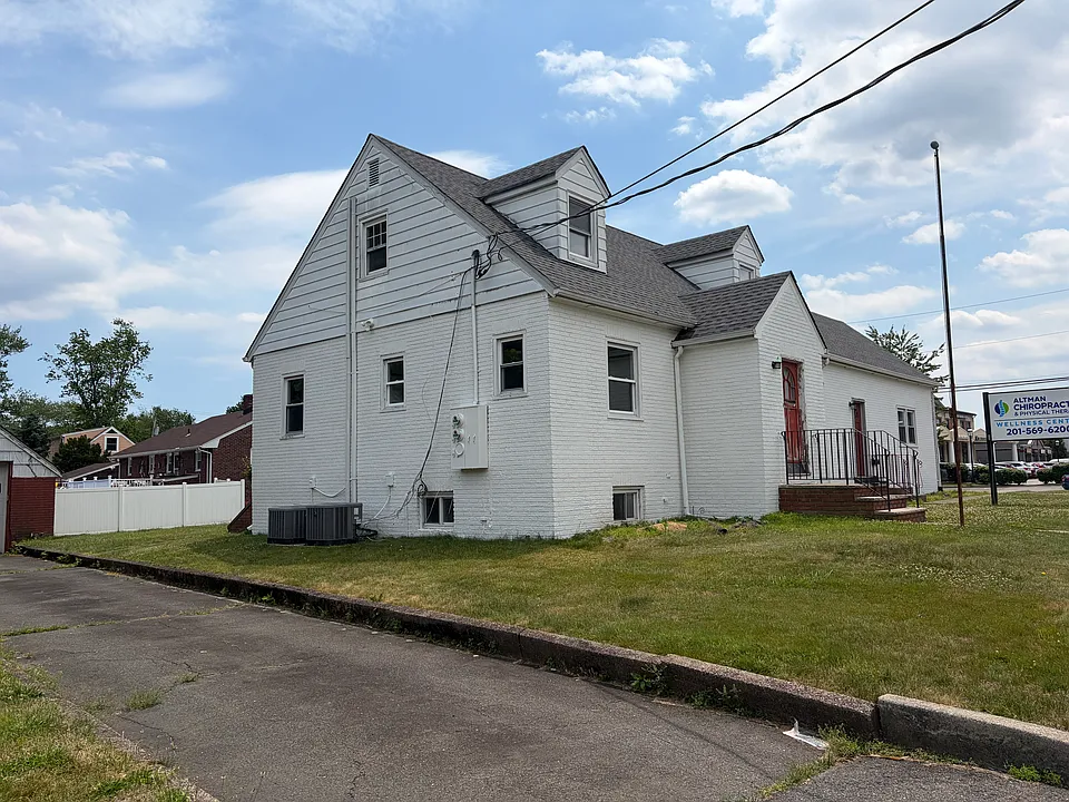 226 Livingston St #2