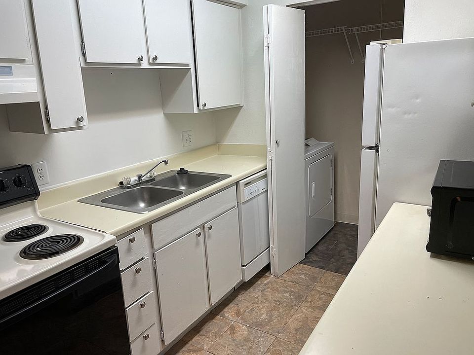 1st image of 2855 Winkler Ave APT 118