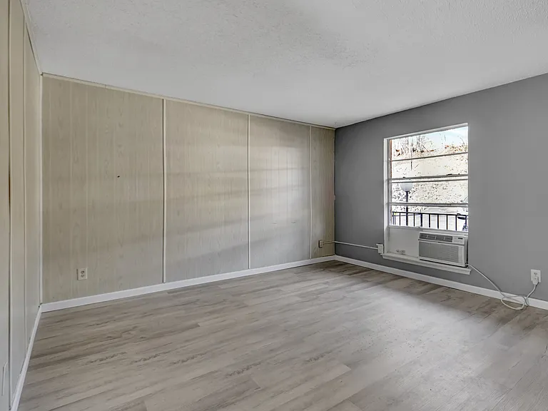 Greenbriar Apartments — Photo 50