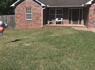 612 W Eureka St, Gentry, AR 72734