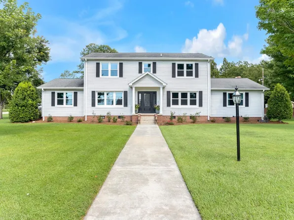 701 Chestnut St, Clinton, SC 29325