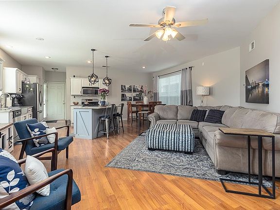4th image of 289 Island Bluff Dr