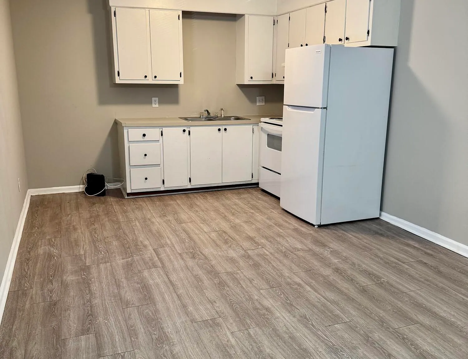 2 bed, 1.0 bath, $775 — Photo 2