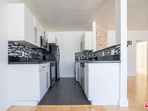 4th image of 1535 Granville Ave APT 205