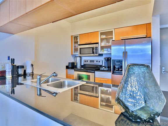 4th image of 1750 N Bayshore Dr APT 2512