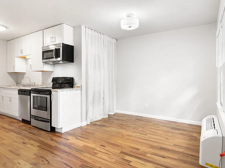 1009 N Buchanan Blvd #L — Photo 8