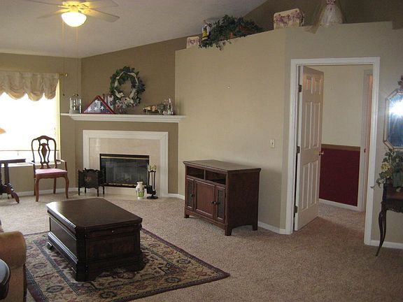 4th image of 4231 Endeavor Dr #40-301