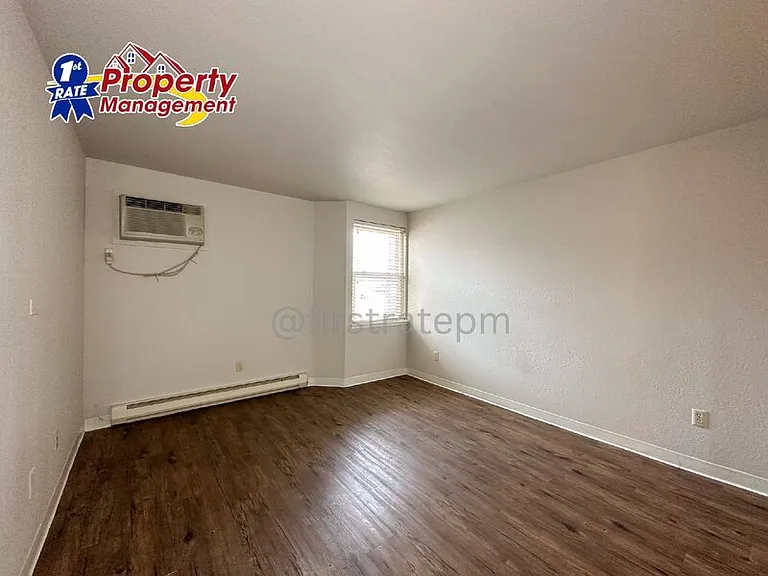 Bond Apartments — Photo 8