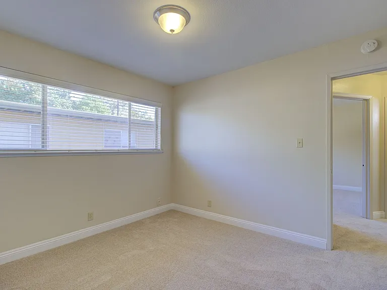 3742 4th Ave — Photo 8