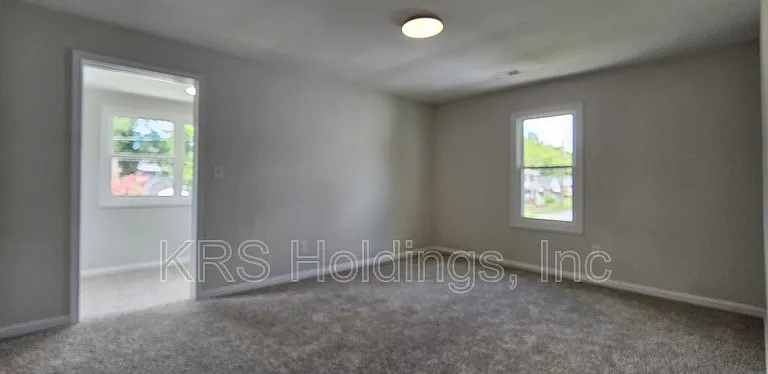 308 Saint James Ave #B — Photo 8