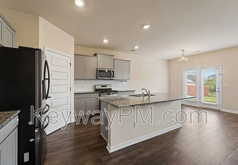3262 Carmine Ave — Photo 8