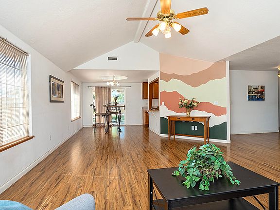 3rd image of 1752 Louise Ave