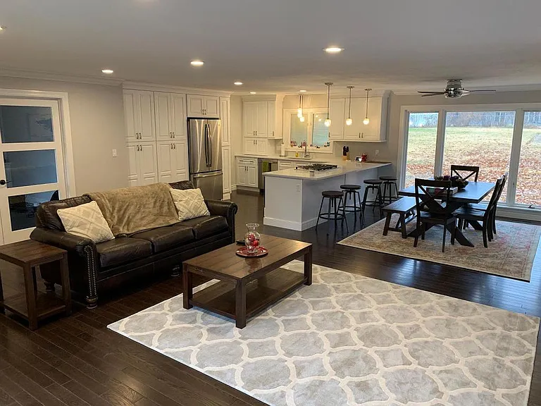 816 Brentford Dr — Photo 3
