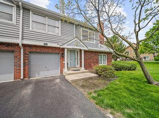 8003 Barrymore Dr, Darien, IL 60561