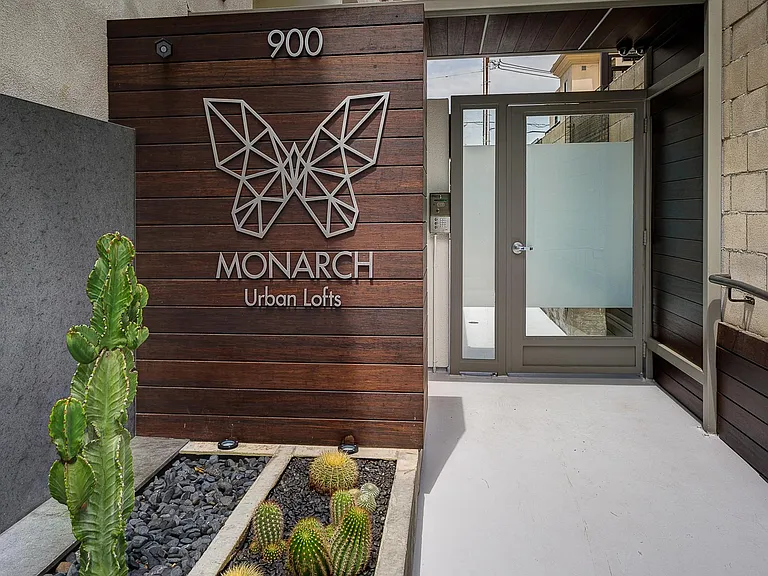 900 Wilshire Blvd #7 — Photo 4