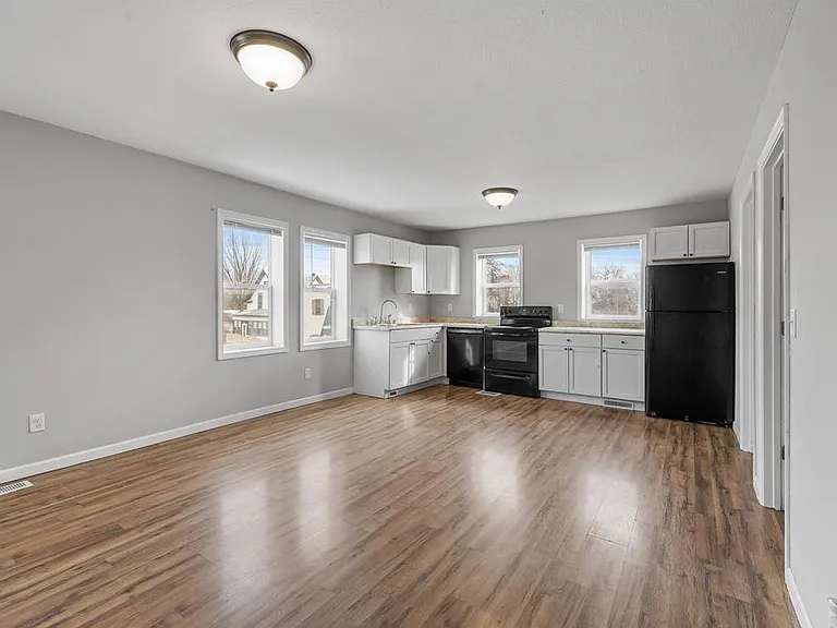 1051 Arkwright Street - 4 — Photo 4