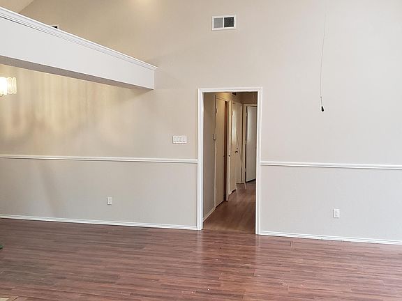 2nd image of 940 S Old Orchard Ln