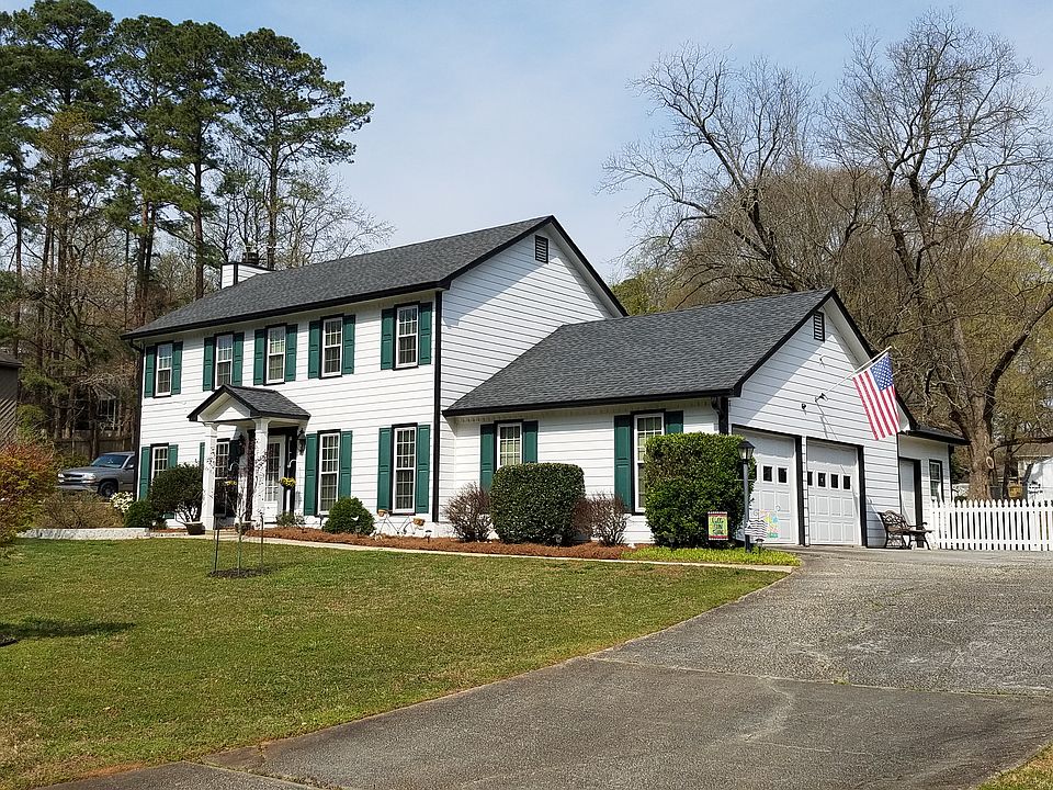 House Front Right 3-Car Grge