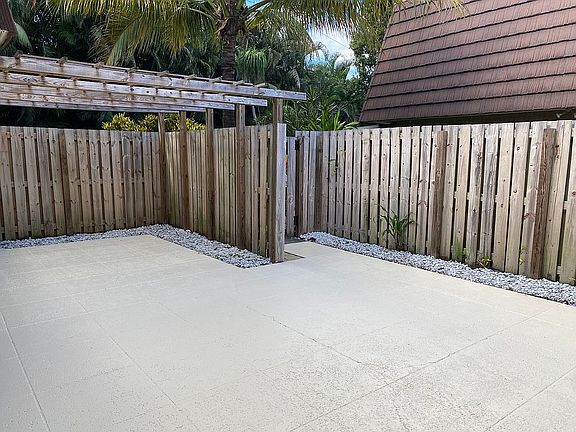 Freshly Painted Courtyard!