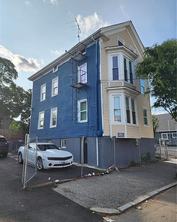 1st image of 104 Bowdoin St