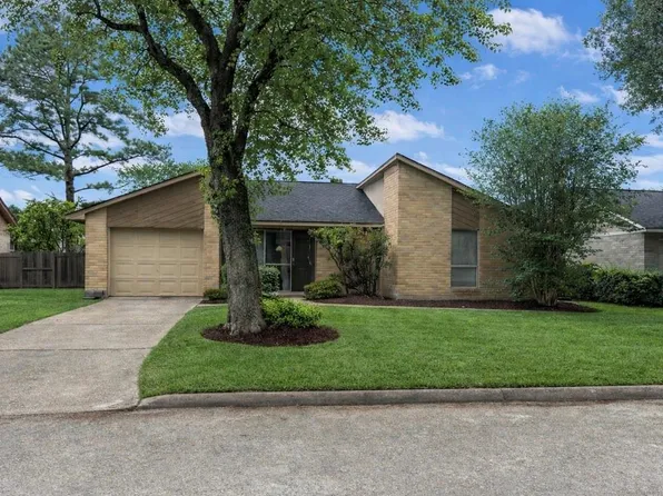 2718 S Brompton Dr, Pearland, TX 77584