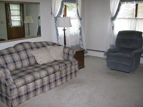 2nd image of 109 N Axtel Ave