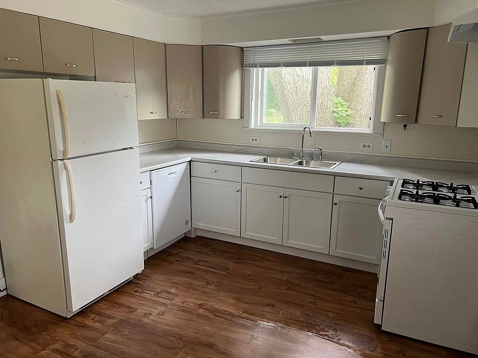 2nd image of 118 Locust St APT 6