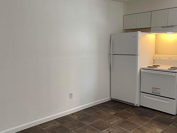 3rd image of 433 Woodcreek Dr #9