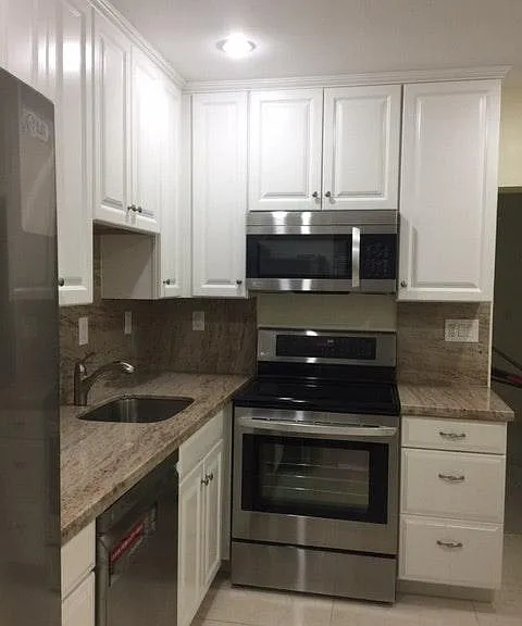137 NE 10th St — Photo 7