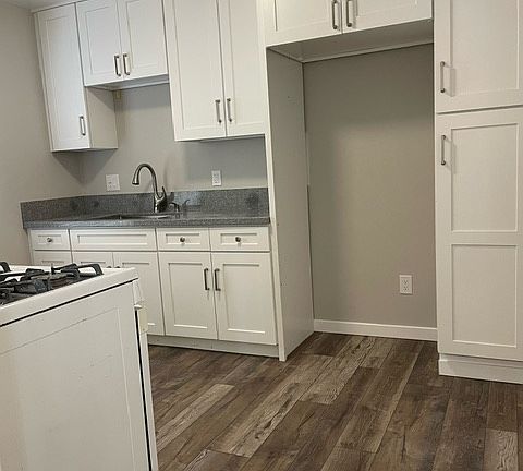 2nd image of 2709 1/2 W 182nd St