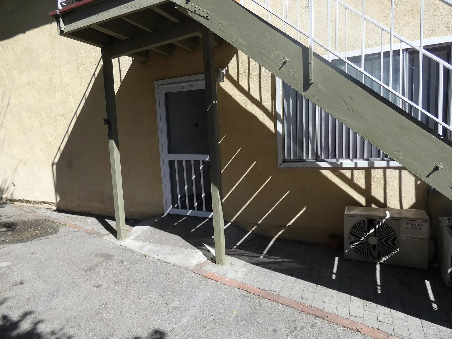 2 bed, 840 sqft, $2,350 — Photo 2