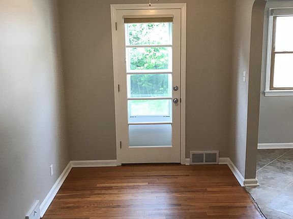 3rd image of 4517 Shirley Dr
