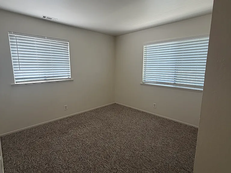 Bedroom 2 (Includesa closet)